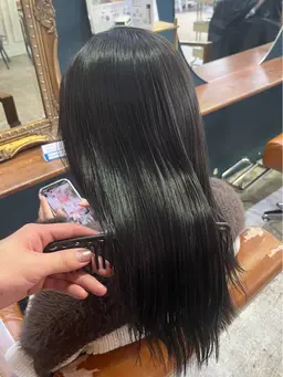縮毛矯正でサラサラヘアーに✨お客様に合った薬剤でダメージレスに癖を伸ばします+髪質改善トリートメント