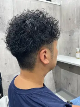 【カット+パーマ】本日限定‼️メンズ限定‼️ ※特殊パーマ不可※ブリーチ・ハイダメージ毛不可※18歳未満は施術不可