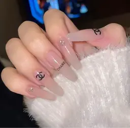 チップ長さ出しシンプル持ち込みデザイン片方2-3本アート🩷🩷