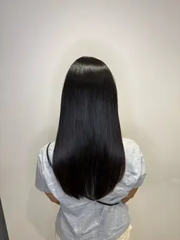 【SNSでも話題！柔らかくナチュラルに仕上がる縮毛矯正🪄】髪質改善縮毛矯正