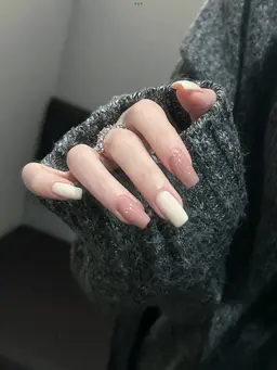 🎀🉐 🎀🉐ワンカラー+２個パーツ 🎀🉐ケア込み🎀🉐ワンホンネイル