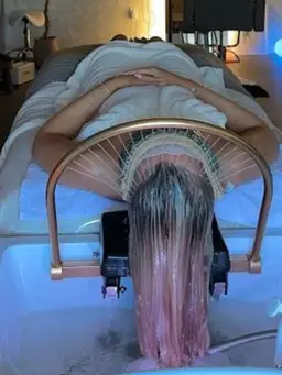 薄毛毛穴ケアコース。頭浸浴+頭皮ハイドロバキューム+育毛細胞導入 男性もオッケ~!