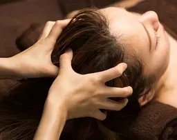 【ヘッド+フェイシャルコース】ヘッドマッサージで頭皮を柔らかくし血流促進⤴️フェイシャルでさらなるリフトアップと透明感✨