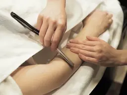 ドレスフルコース指先［顔+眉毛+背中1/3+デコルテ+肩から指先］