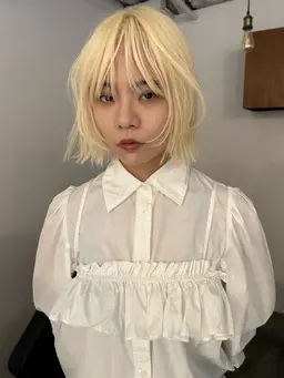 カット＋ブリーチトリプルカラー＋ファイバープレックストリートメント　(ブリーチ2回)