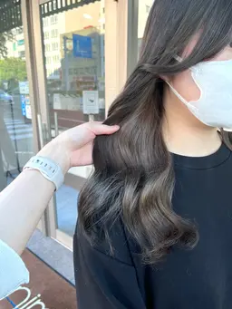 イヤリングカラー+COTAプレミークトリートメント🏳️🤍