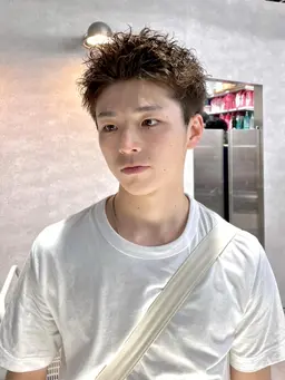 【男は眉毛で印象が変わる🦅⚡️】カット＋カラー＋今だけ”ハリウッドブロウリフト”をモデル価格でご案内🔥