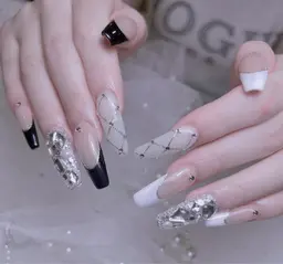 【オフ込み】　10本デザイン自由✨パーツ&ストーンつけ放題.   🌸🎀アート持ち込み🆗✨