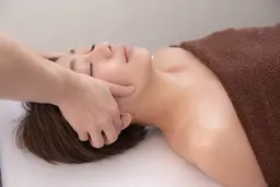 🍀お顔が見違えるほどスッキリ【小顔コルギ】