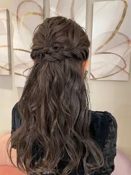 【ハ－フアップ】ヘアアレンジ(パーティ、結婚式お呼ばれなど)営業時間外でも受け付けOK早朝料金30分毎＋550円
