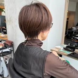 【40代、50代限定】ショートカットまたはショートカットにしたい方のみ。白髪染め+カット+トリートメント