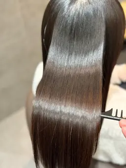 【乾かすだけでまとまる艶髪に🐬】カット＋髪質改善トリートメント👏🏻