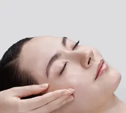 肌改善【ニキビ・敏感お肌悩みケア】AIの肌分析で4,400通りから選ぶカスタマイズエステ✨