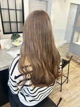 🎀限定クーポン🎀カット＋ブリーチ+艶カラー＋トリートメント