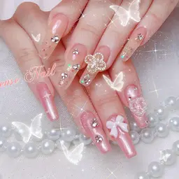 人気NO.1🎀🎀チップ長さだし+10本持ち込みデザイン＋パーツつけ放題🌸7980 【ジェルオフ無料ケア込み】