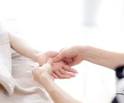 ハンドリフレクソロジー20分（手のひら​〜​肘下までトリートメント）