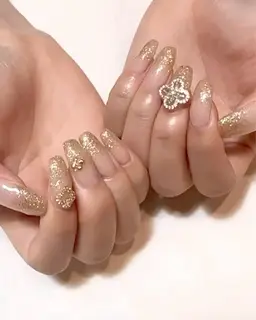 【 オフ込み 】チップ長さだし+ワンカラー+デザイン( 4本まで ) / キラキラ・持ち込みok