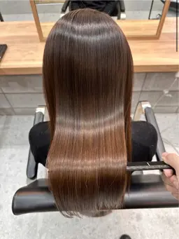 【🌿ダメージレス酸性ストレート🌿】髪質改善ストレート＋カット＋ケラスターゼTR💎うねりを抑えて、ツヤ美髪へ✨🫧