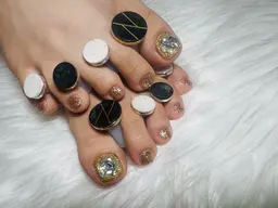 (minimo限定価格‼️)フットネイルやり放題✨派手系が好きな方にオススメ💎 (別途オフあり1000円)