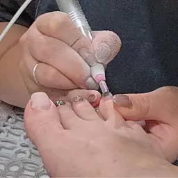 【フット】🦶🏻ジェルオフのみ 2200円(料金内で巻き爪カットもできます)