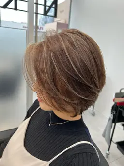 【特別限定価格】✨白髪ぼかしハイライトモデル募集中！！✨さらなる技術向上のため白髪染めを卒業したい、白髪が気になる方