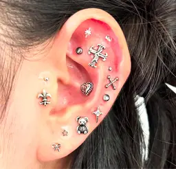 【耳つぼジュエリー】6粒付け放題¥2580