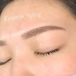 アイブロウスタイリング