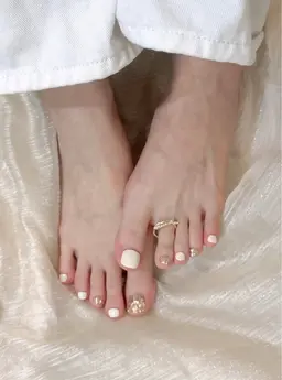 【フット】「シンプルデザイン60分¥4500」オフ➕30分￥1000、甘皮ケア込み 160色選べる!ミラ/ラメ/アニマル