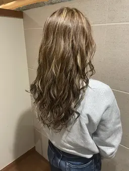 【透け感抜群❤️】ハイライト+オンカラー+トリートメント✨