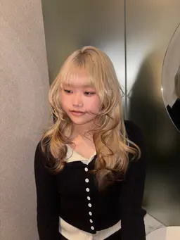 【4月限定🍓】ブリーチ+カラー +カット+ダメージ補修トリートメント+韓国風ヘアセット✧*。