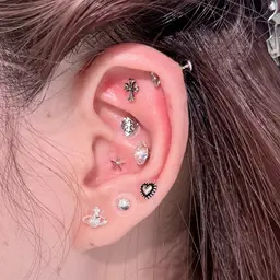 ❤️‍🔥耳ツボジュエリー💎　8粒つけ放題　👂💎片耳4粒