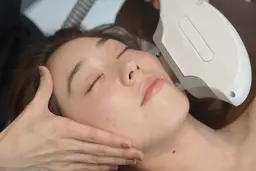 🌈【しみ・しわ改善✨赤ら顔ケア◎毛穴引き締め】 光フェイシャル＋韓国式水光ジェットインフュージョン(エアバリ)🫧💨