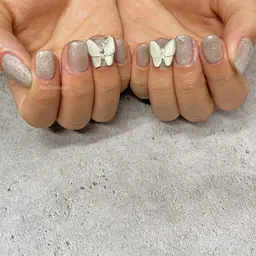 ワンカラー＋蝶々パーツ2個🦋【オフ込✨】⚠️マグネットに変更は➕¥550✨