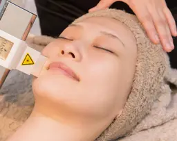 【うぶ毛にも効果抜群!】顔脱毛+毛穴洗浄