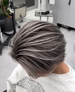 【🔥12月限定特別クーポン🔥 】メンズバレイヤージュ　カット＋ブリーチ＋オンカラー＋トリートメント🔥🔥