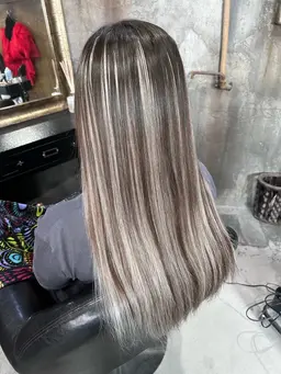 最高級バージンレミーエクステ(シール)４０枚☺️ハイライトやインナーご希望の方向け✨エクステ、地毛馴染ませカット無料‼️