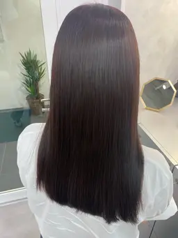 20​〜​40代の大人女性のための極上艶髪ワンカラー。あなたの理想と透明感を徹底追求します。