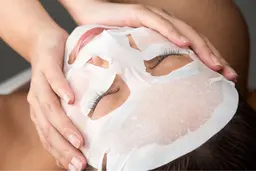 毛穴ケアと栄養導入のフェイシャルモデル