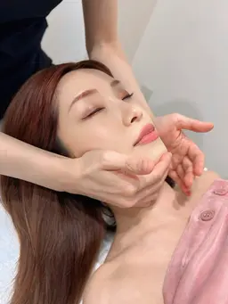 【期間限定♪】オルチャン小顔矯正コルギ が試せる♪オールハンド、本場韓国の小顔施術 45分