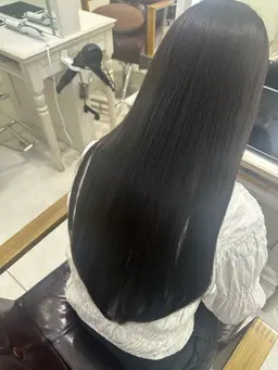 【ロング限定メニュー】毛先3センチから5センチ程整えカット✂️シャンプー+ブロー付き