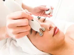 ララピール＆毛穴引き締めEMSコース（ディープクレンジング＋肩頭プレマッサージ付き💆）