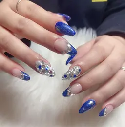 【人気No・1】ハンド★ゴージャス★８本まで持ち込みデザイン120分やり放題￥7980