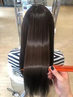 《梅雨の時期必見❗️》カット＋うるツヤストレート＋保湿ヘアパック