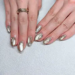 【ご新規様/他店オフ無料】㊗️成人式nailマグネットデザイン(色変更一部可)