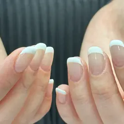 4/6 19:00.20:00限定🔥白フレンチ練習モデル💅