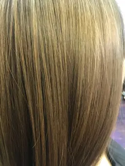 話題のメテオシンプルワンカラー(髪質改善) 髪質の状態に合わせ調合し艶カラーを演出　ヘーゼルベージュ、グレージュカラー