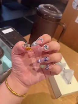 ネイルチップつけて。マグネット🧲つけ放題