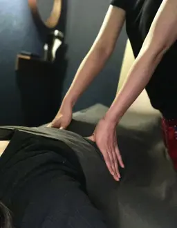 快眠ヘッドスパ + 上半身マッサージ(首肩・背中・腰)【60分】