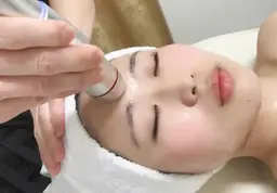 【ハイドロ＆小顔矯正】人気のハイドロピーリングと小顔矯正のスペシャルセット☝️憧れの韓国女優肌へ🩷