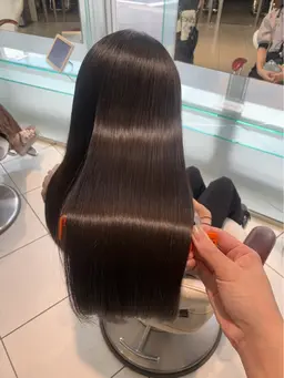 毛先のメンテナンスカット✂️(5cm以内)＋縮毛矯正＋選べるホームケア商品1つお持ち帰り🧴✨️